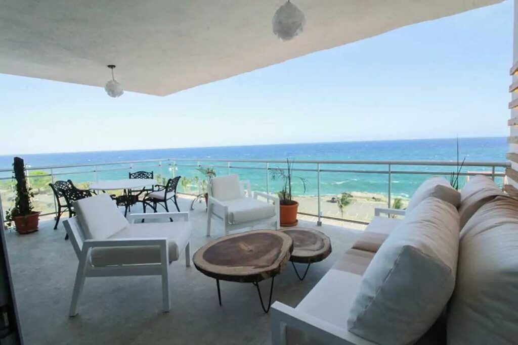 Airbnb with a perfect ocean view in Santo Domingo