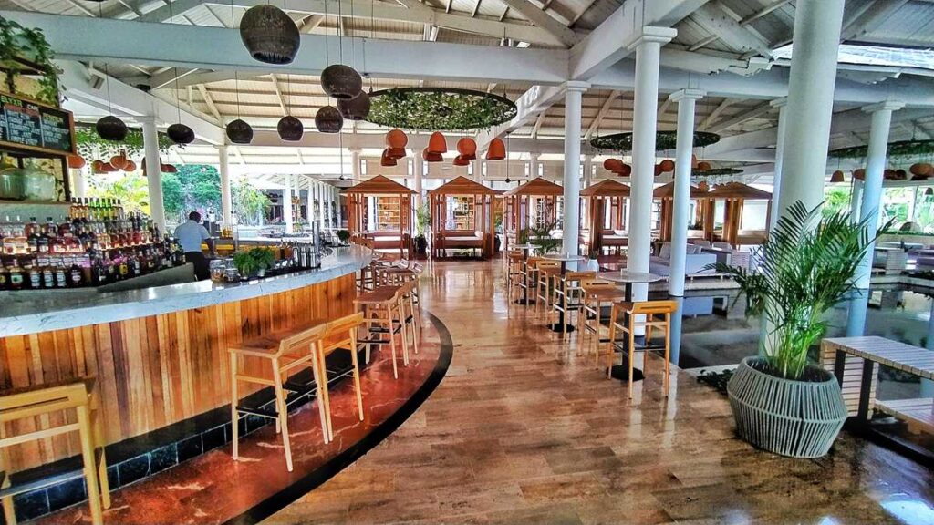 The lobby bar at Melia Punta Cana Beach Resort All Inclusive