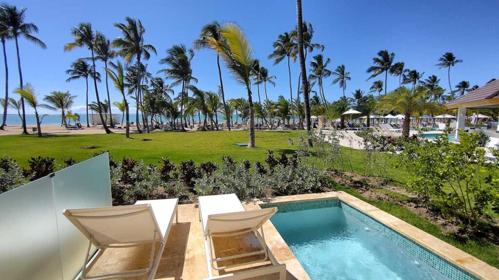 Oceanfront room terrace with view of the sea
