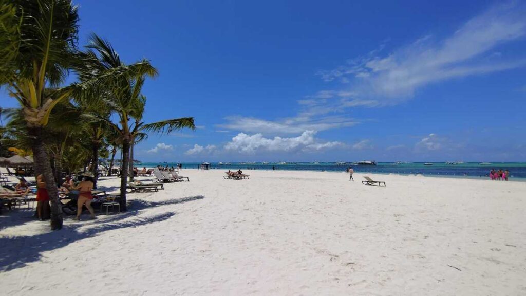 The long wide beach at Lopesan Costa Bavaro