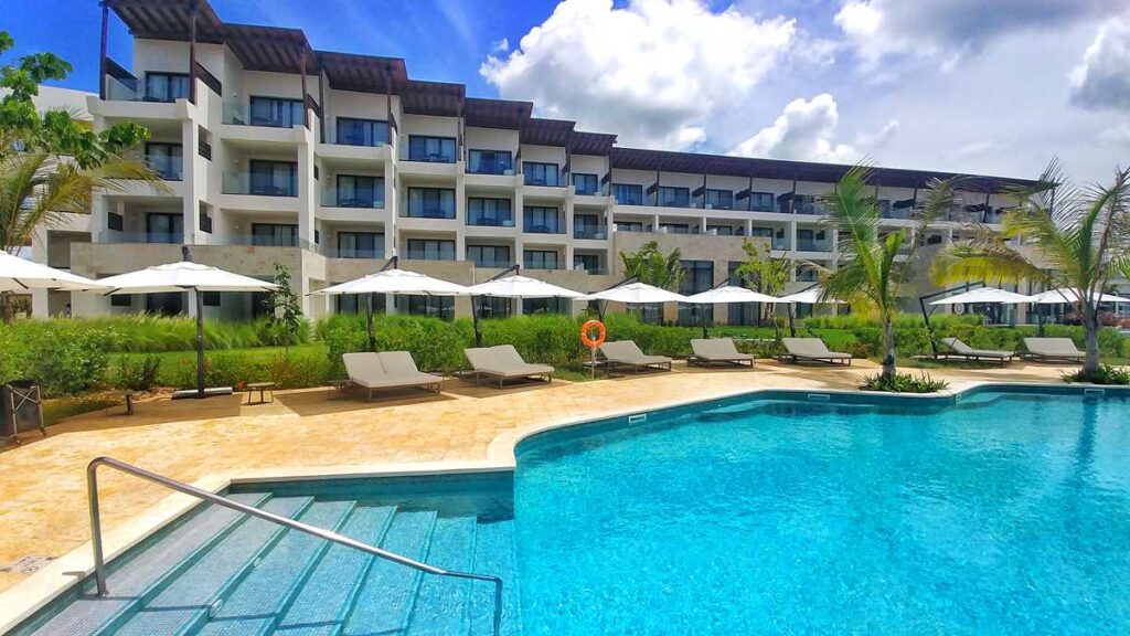 The new Dreams Macao Beach Resort in Macao, Punta Cana - the saltwater pool at the Preferred Club area