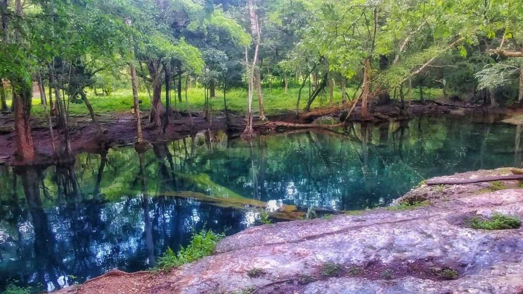 Hoyo Claro, the Blue Lagoon which can be accessed nearly for free