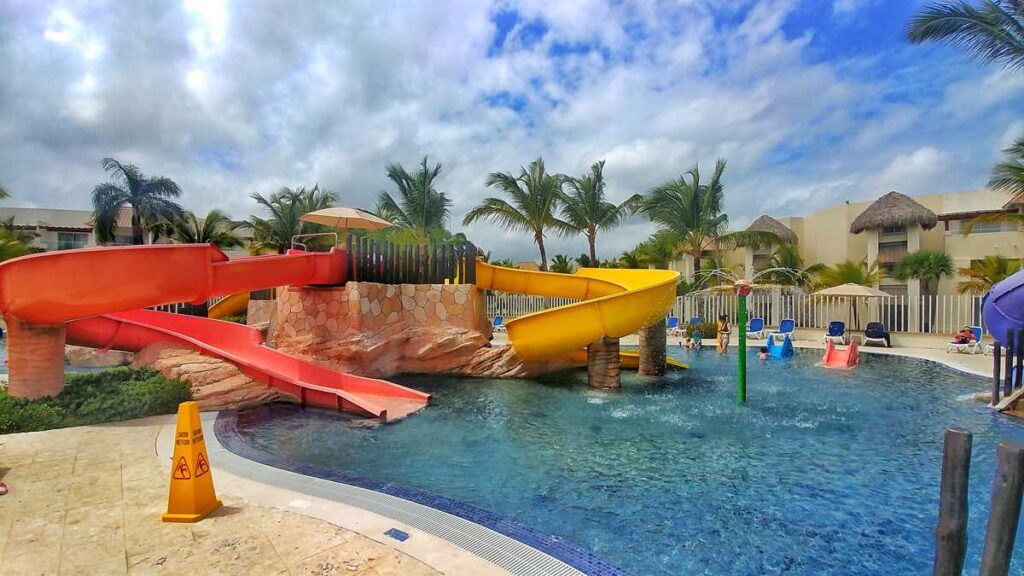 Royalton Punta Cana and Royalton Splash do have their own water park in Punta Cana