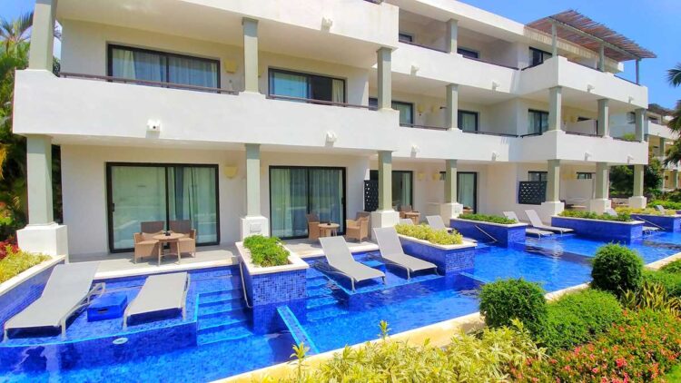 The swim-up suites at Catalonia Royal Bavaro in Punta Cana