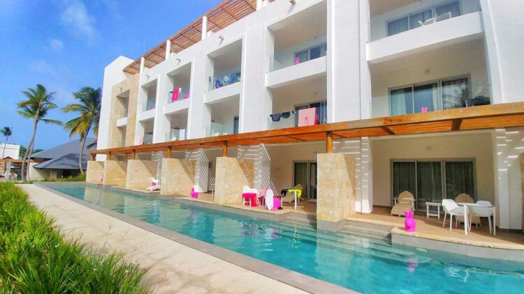 The beautiful and comfortable swim-out suites at all-inclusive resort Princess Family Club Bavaro