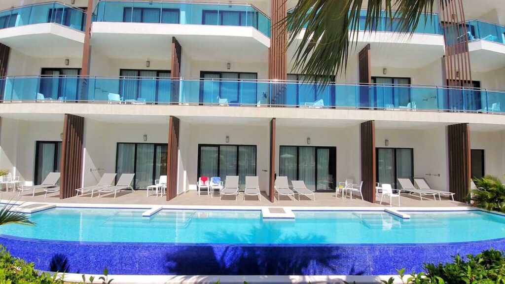 Swimout suites at Serenade Punta Cana