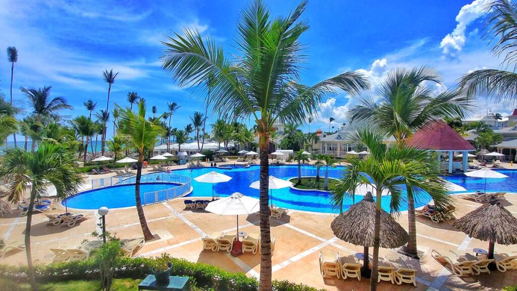 Overview of Bahia Principe Luxury Esmeralda, a beautiful all-inclusive resort in Punta Cana