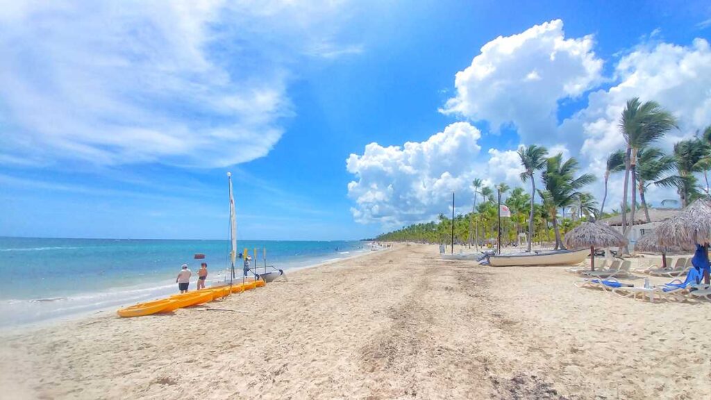 The wonderful Arena Gorda Beach in Punta Cana, with a view of Bahia Principe and RIU Resort