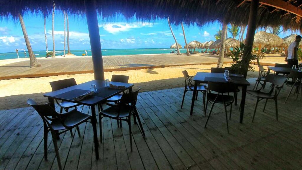 Las Dunas Beach House at Finest with an amazing ocean view