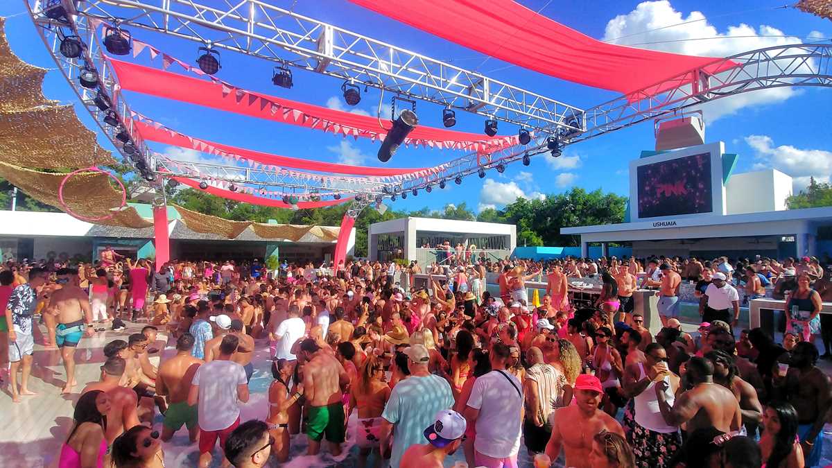 Amazing RIU Pool Party events at RIU Punta Cana