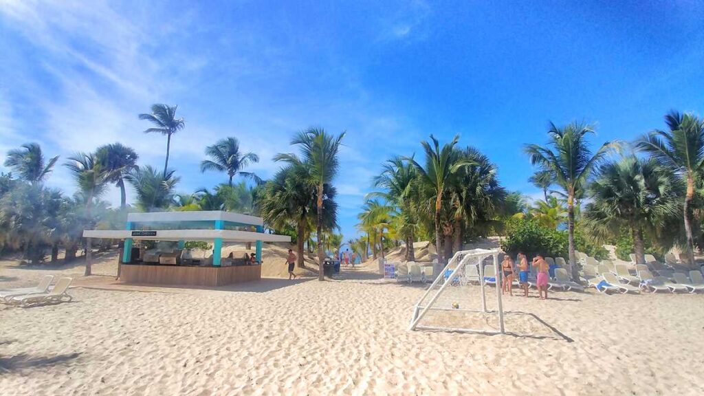 The snack bar and grill at the beach at Riu Republica