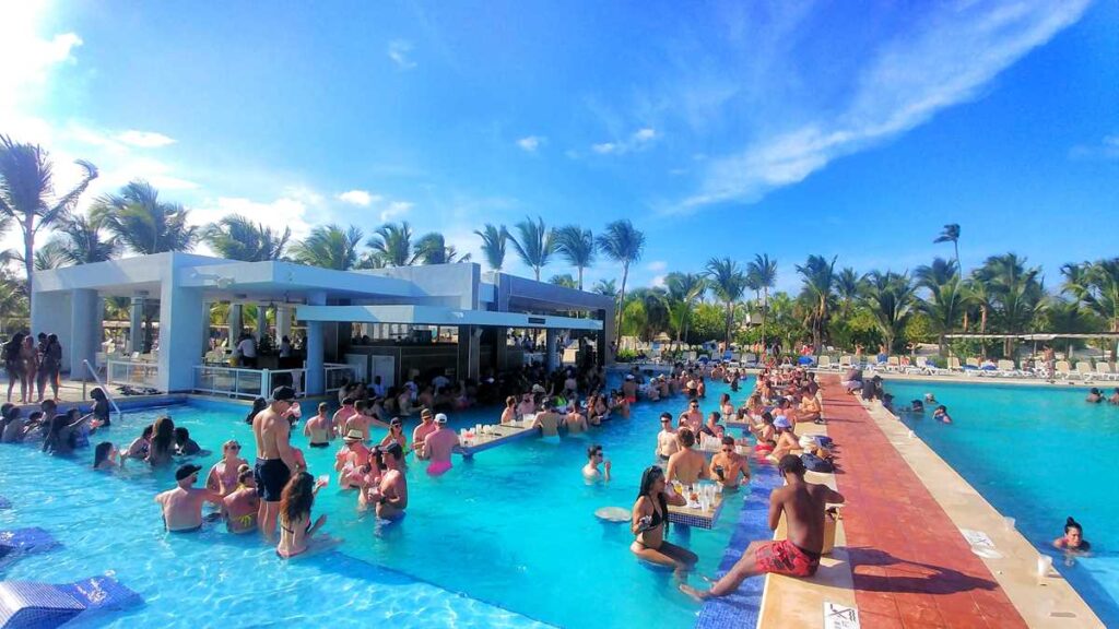 Party and socializing at Riu Republica in Punta Cana