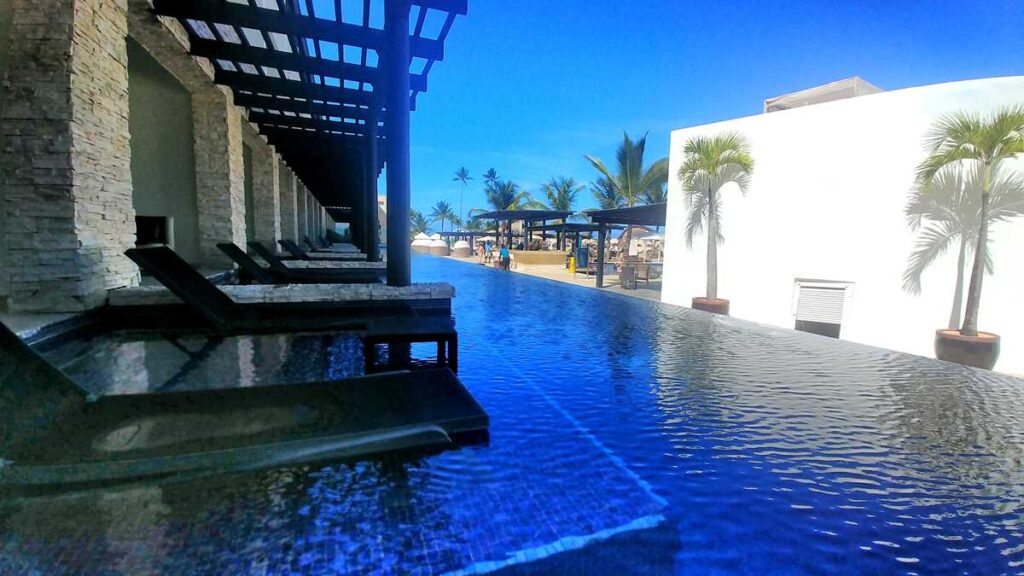 Swim-up rooms at Royalton Chic Punta Cana